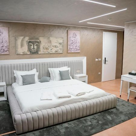 Hotel Pernoca Дуррес Екстер'єр фото