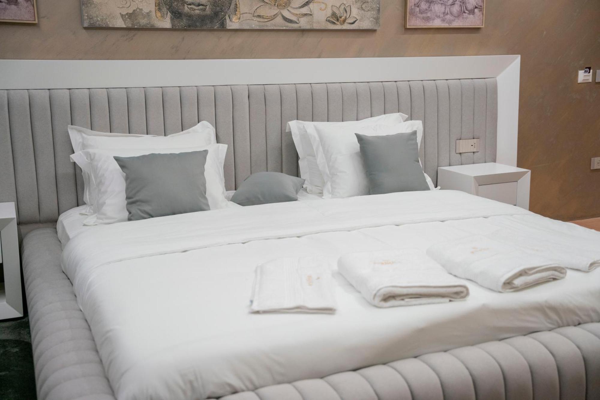 Hotel Pernoca Дуррес Екстер'єр фото