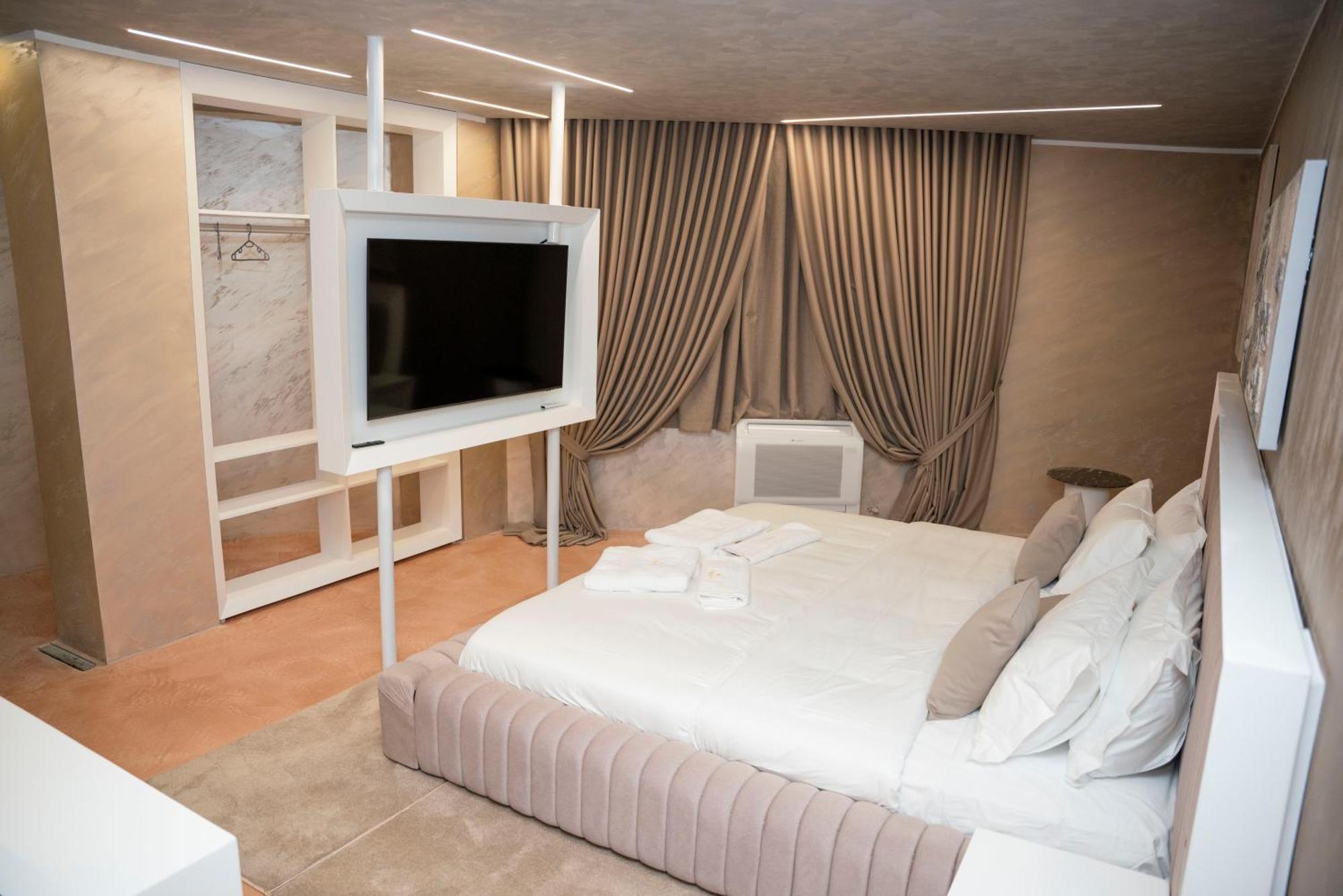 Hotel Pernoca Дуррес Екстер'єр фото