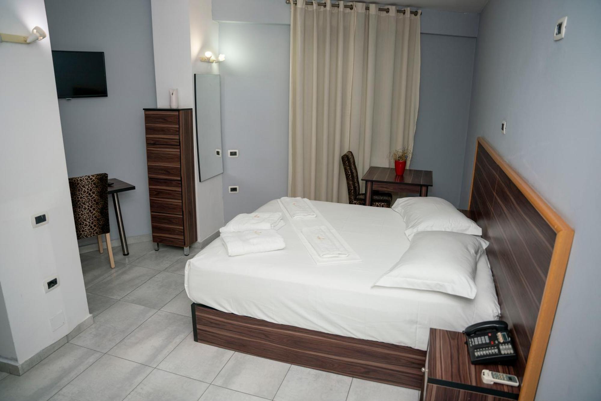 Hotel Pernoca Дуррес Екстер'єр фото