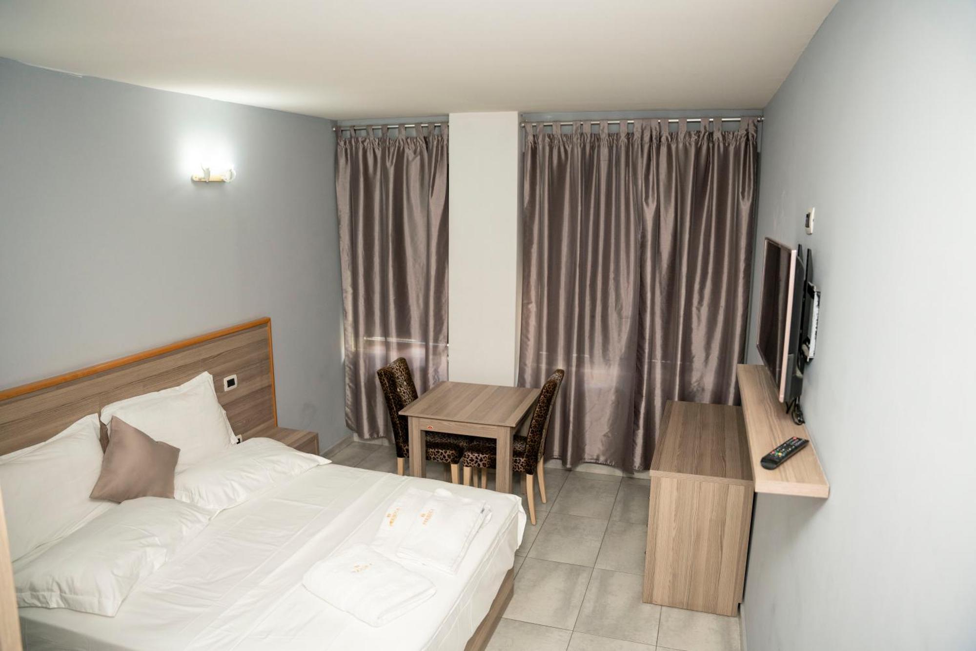 Hotel Pernoca Дуррес Екстер'єр фото