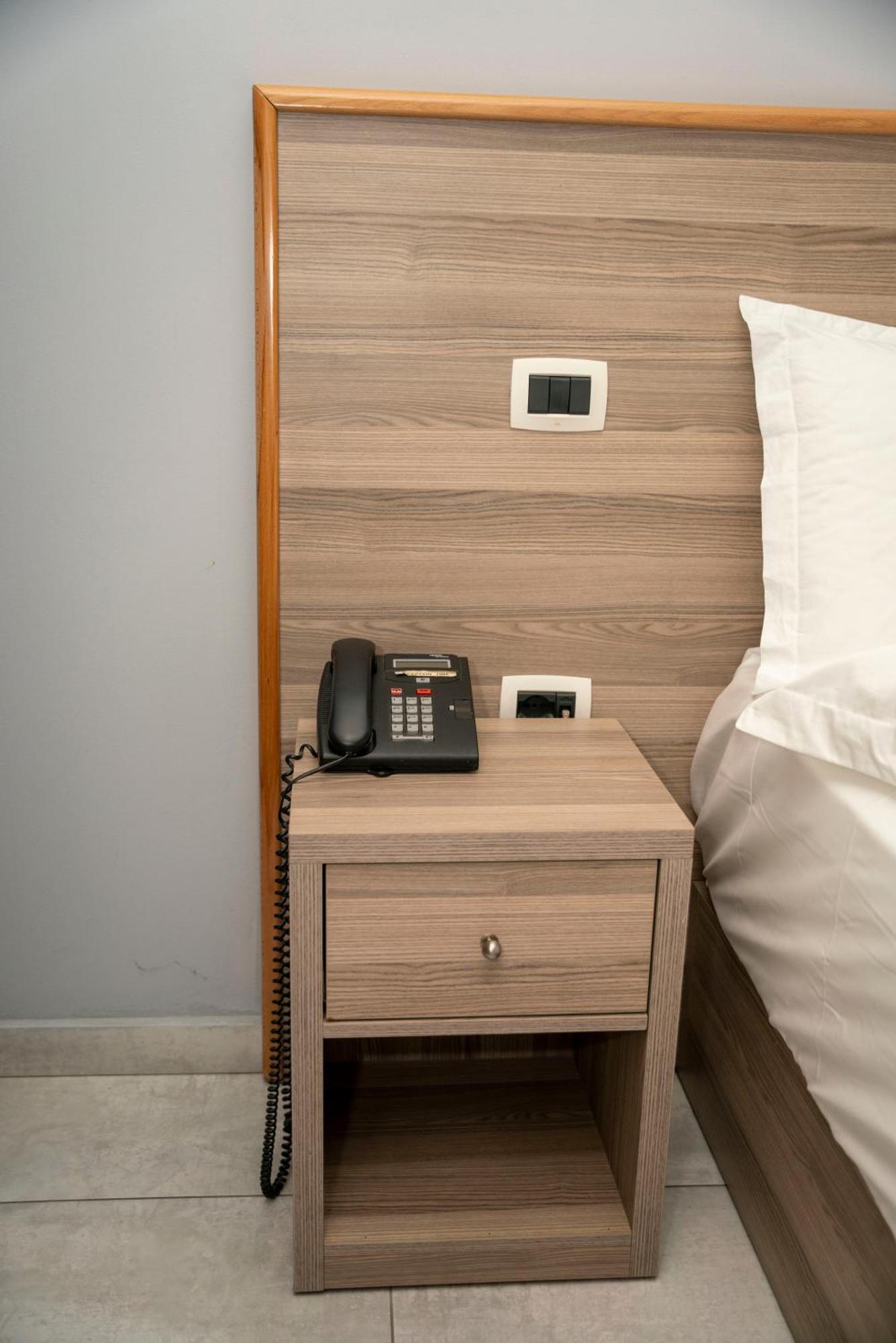 Hotel Pernoca Дуррес Екстер'єр фото